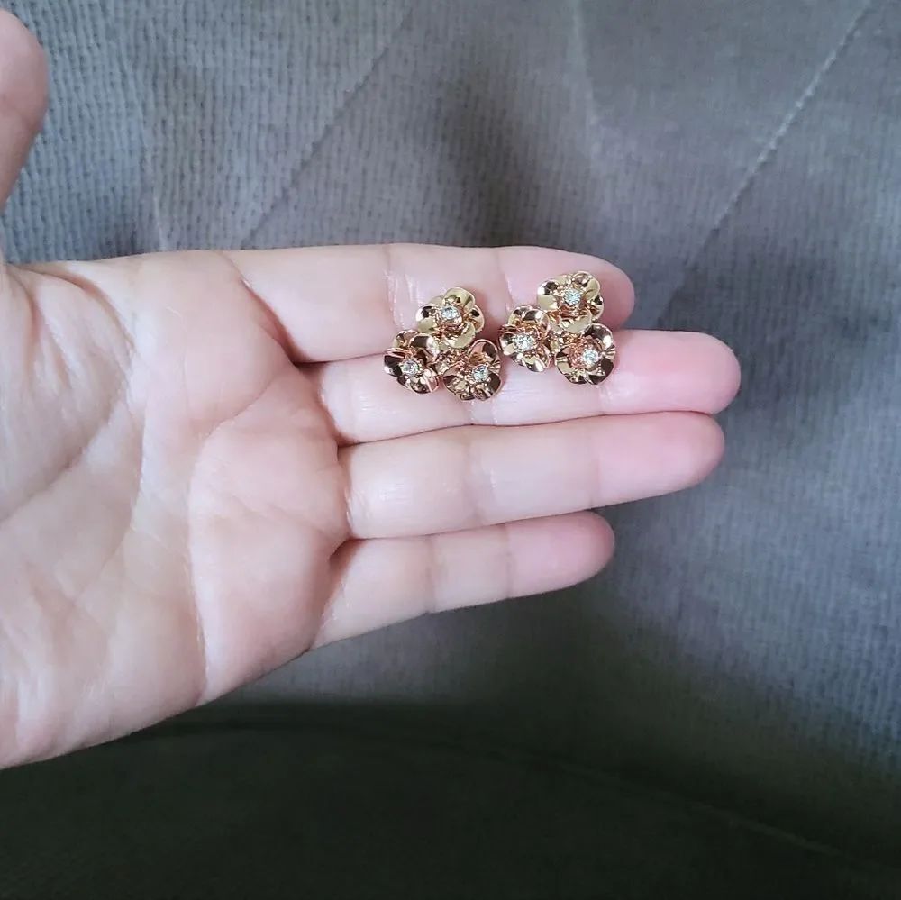 Kate Spade♠ "Shine On" Floral🌸 Cluster Earrings - Picture 2 of 16
